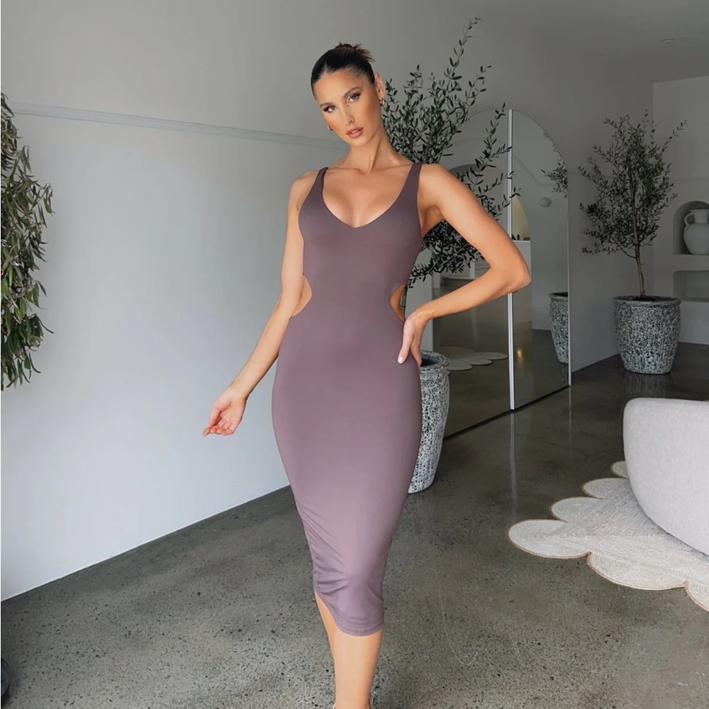 Elegant Midi Dress in Purple
